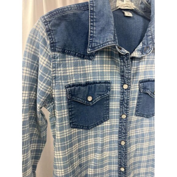 Coldwater Creek Denim Women's Plaid Blue Pearl Snap Shirt 6P 100% Cotton - Picture 3 of 8
